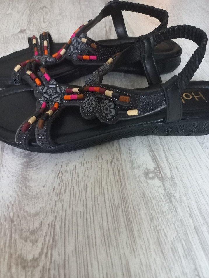 Boncuk İşlemeli Kadın Dolgu Topuklu Sandalet - Görsel 2