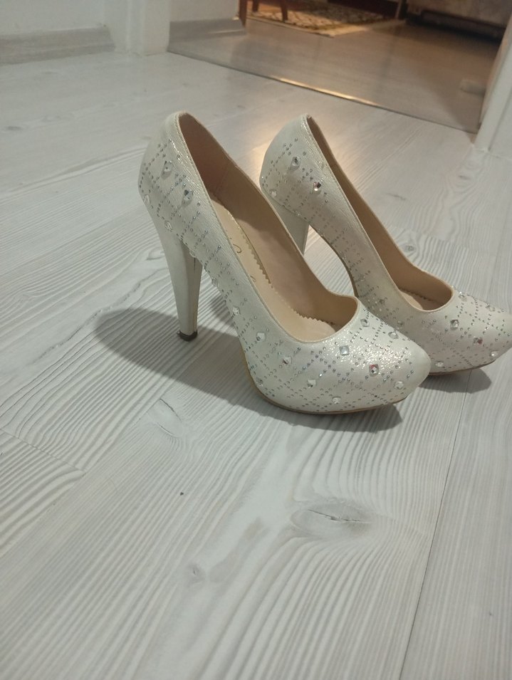 Beyaz Taşlı Yüksek Topuklu Kadın Ayakkabı - Görsel 2