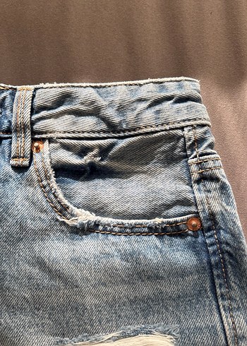 Stradivarius D75 Yırtık Detaylı Mavi Mini Denim Şort