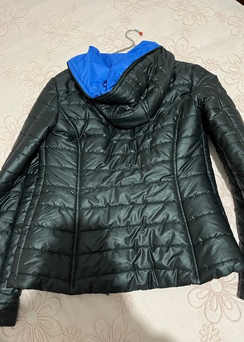 Siyah Kapüşonlu Kadın Mont - Görsel 2