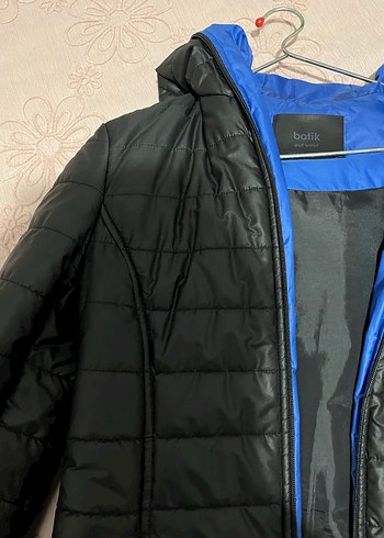 Siyah Kapüşonlu Kadın Mont - Görsel 3