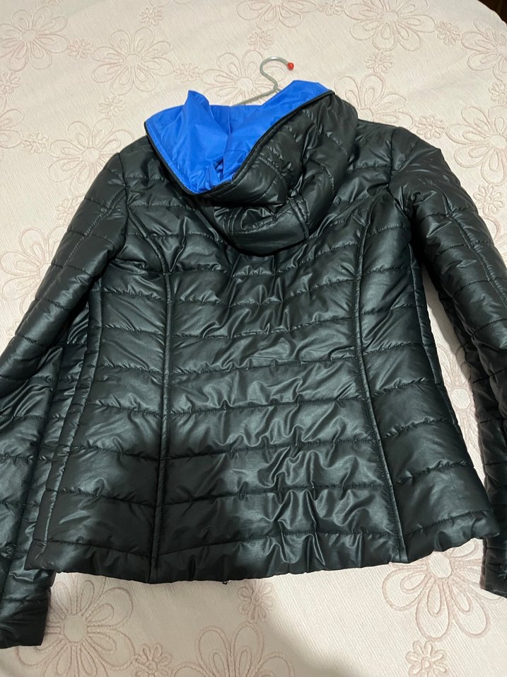 Siyah Kapüşonlu Kadın Mont - Görsel 2