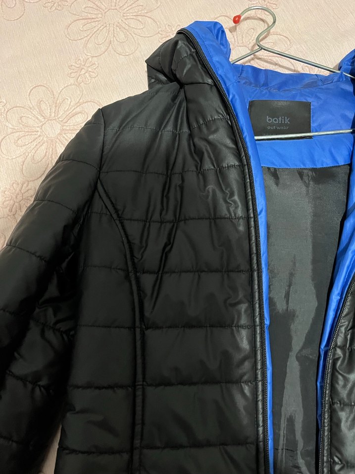 Siyah Kapüşonlu Kadın Mont - Görsel 3