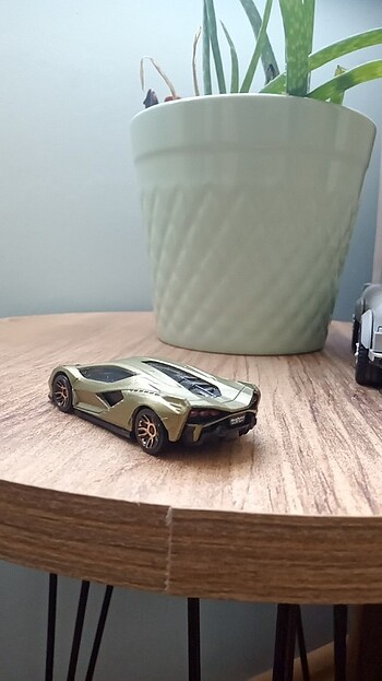  He Lamborghini sian