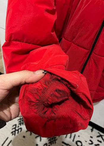 Kırmızı şişme mont - Görsel 2
