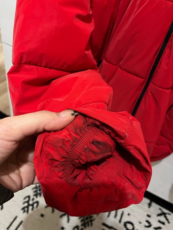 Kırmızı şişme mont - Görsel 2