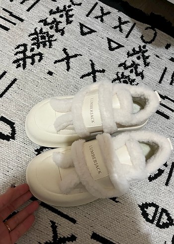 Beyaz Kürklü spor ayakkabı - Görsel 2