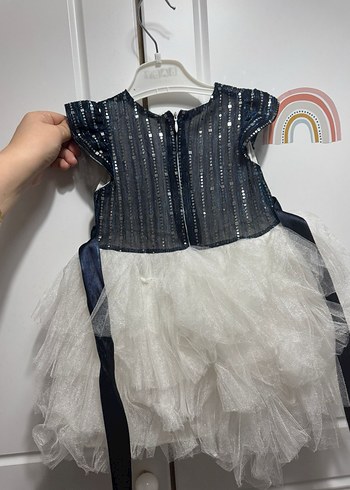 Zara Kız Çocuk Gri İşlemeli Beyaz Fırfırlı Elbise