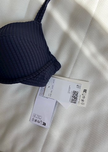 diğer Beden Minimalist Siyah Bikini Üstü
