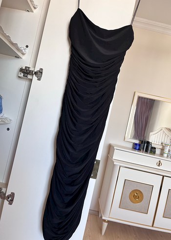 siyah ince askılı drapeli midi elbise - Görsel 2