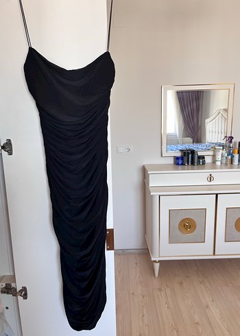 siyah ince askılı drapeli midi elbise - Görsel 3