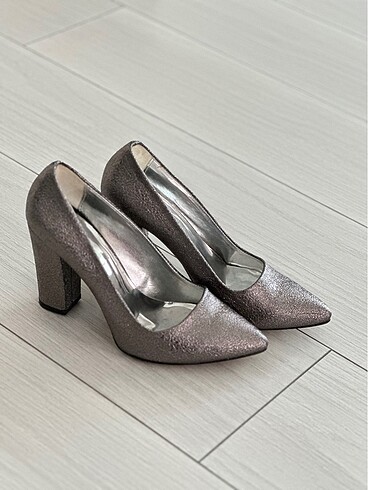 37 Beden Stiletto