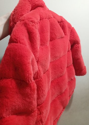 Kız Çocuk Kırmızı Kürklü Mont - Görsel 3