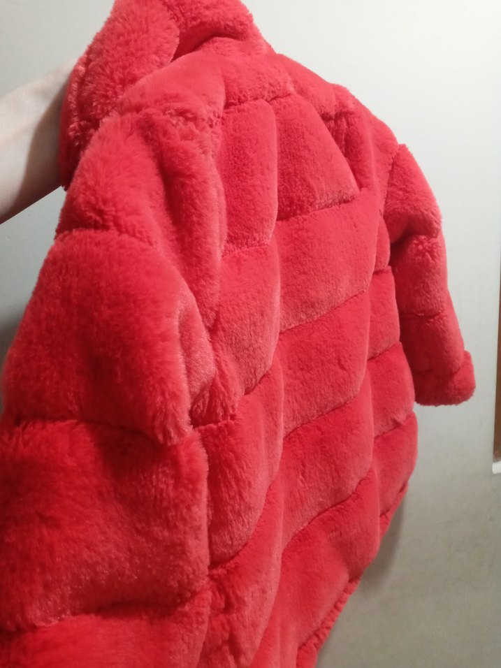 Kız Çocuk Kırmızı Kürklü Mont - Görsel 3
