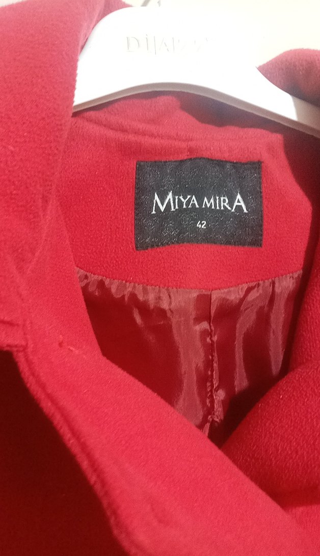 Düğmeli Kırmızı Kadın Kaban - Görsel 3