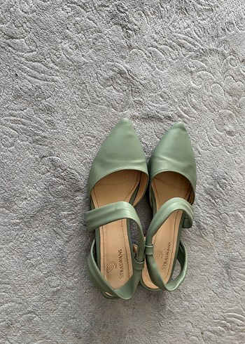 Yeşil Tokalı Minimalist Stiletto Topuklu Kadın Ayakkabı