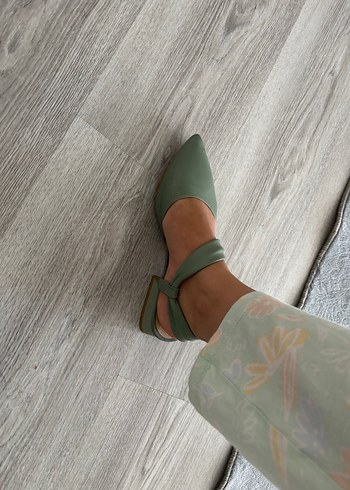 Stradivarius Yeşil Tokalı Minimalist Stiletto Topuklu Kadın Ayakkabı