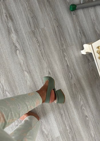 37 Beden Yeşil Blok Topuklu Kadın Babet