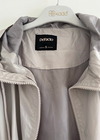 Gri kapüşonlu ince mevsimlik kadın yağmurluk - Görsel 3