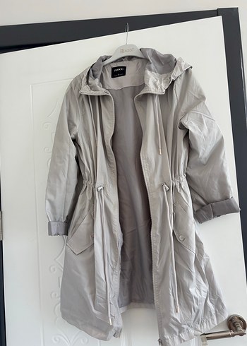 Gri kapüşonlu ince mevsimlik kadın yağmurluk - Görsel 4