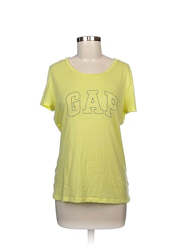 Gap T-shirt %70 İndirimli.