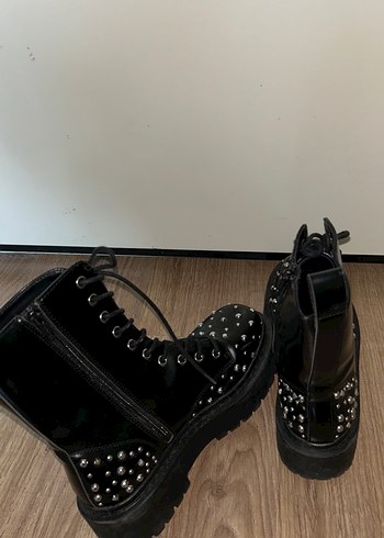 38 Beden siyah Renk H&M Deri Zımbalı Bot