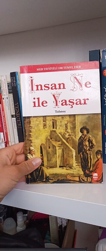 İnsan Ne ile Yaşar