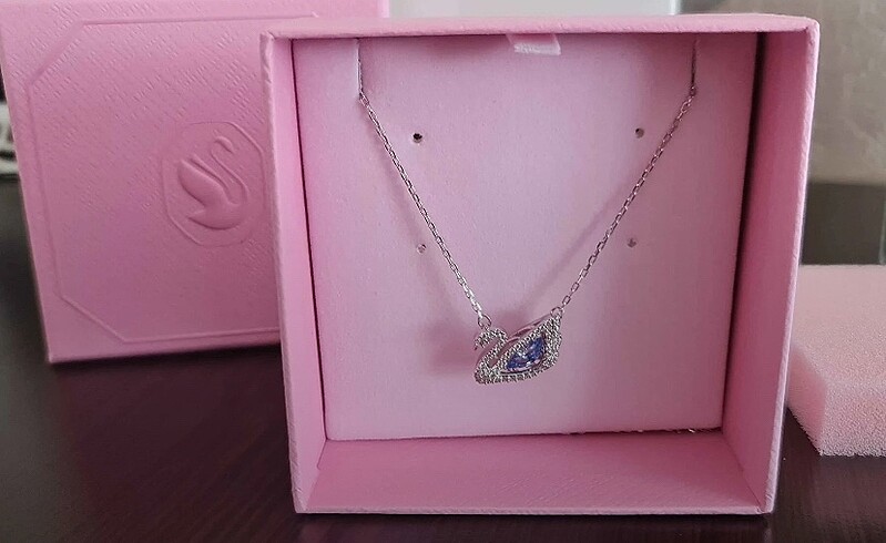 Swarovski kolye ikonik kuğu