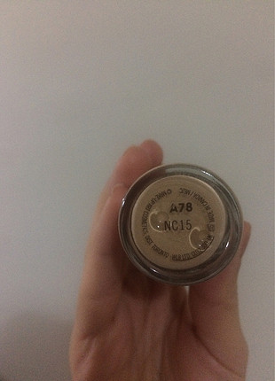 MAC Mac studio fix fluid fondöten nc15