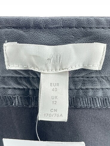 40 Beden siyah Renk H&M Mini Etek %70 İndirimli.