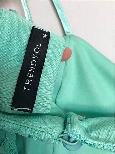 Su yeşili isterseniz straplez elbise - Görsel 5