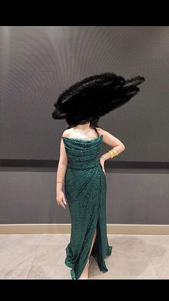 Zümrüt yeşili taşlı payetli abiye - Görsel 2