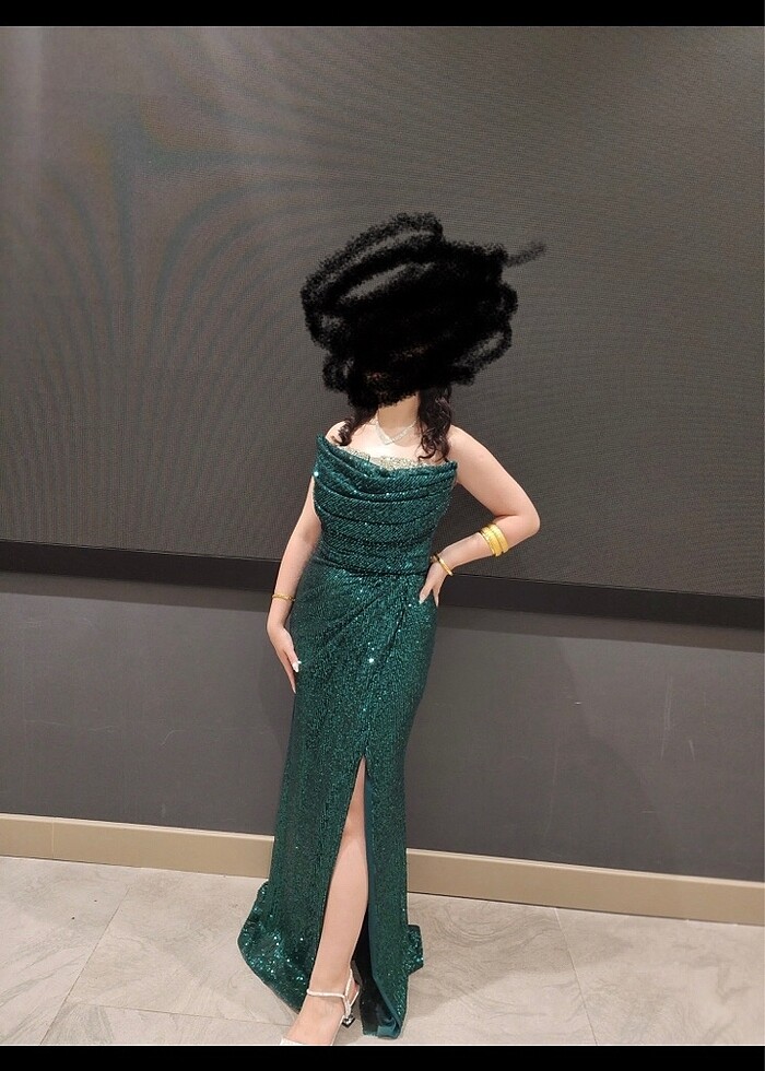 Zümrüt yeşili taşlı payetli abiye - Görsel 3