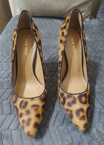 38 leopar topuklu