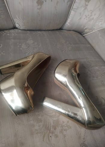 Parlak Altın Stiletto Topuklu Kadın Ayakkabı - Görsel 4