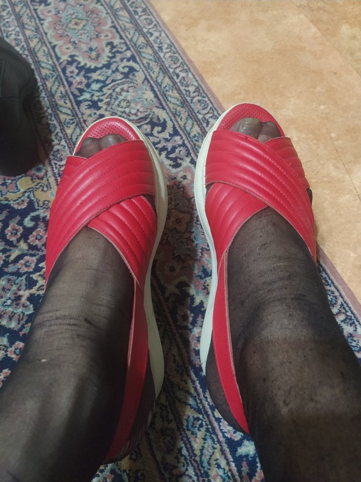 Kırmızı Tokalı Dolgu Topuk Kadın Sandalet - Görsel 4