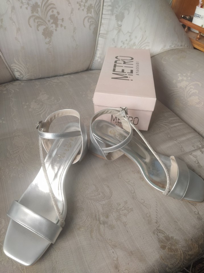 Metro gümüş Tokalı Blok Topuklu Kadın Ayakkabı - Görsel 2