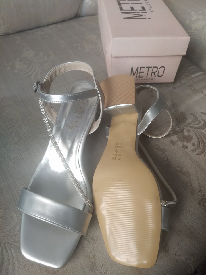 Metro gümüş Tokalı Blok Topuklu Kadın Ayakkabı - Görsel 3