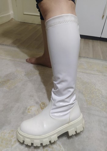 Beyaz Rugan Dizüstü Çizme - Görsel 6