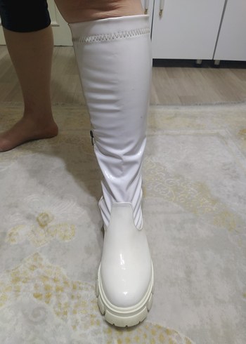 Beyaz Rugan Dizüstü Çizme - Görsel 5
