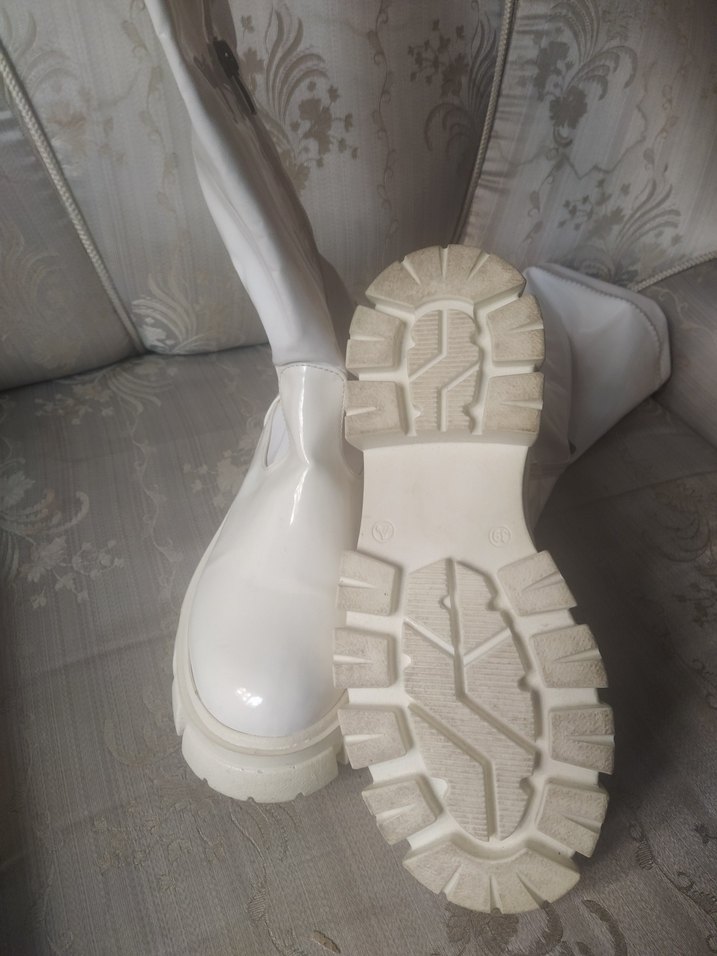 Beyaz Rugan Dizüstü Çizme - Görsel 3