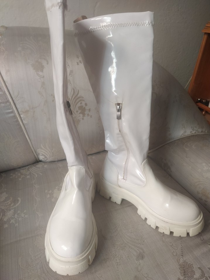 Beyaz Rugan Dizüstü Çizme - Görsel 2