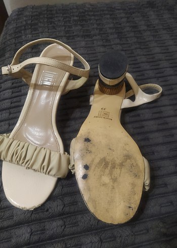 39 Beden j Pileliu Topuklu Kadın Sandalet