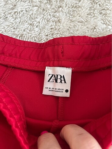 Zara Kırmızı