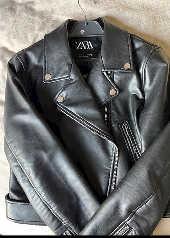 36 Beden siyah Renk Zara Siyah Deri Biker Ceket
