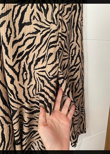l Beden Yazlık Zebra Desenli Piliseli Etek