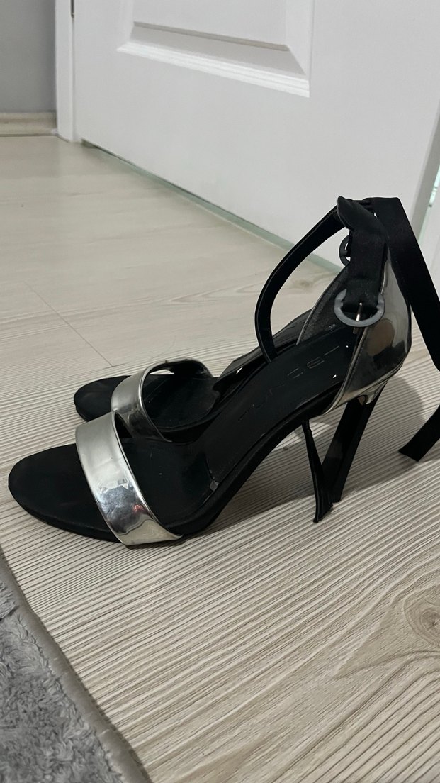 Gri Siyah  Tokalı Stiletto Topuklu - Görsel 2