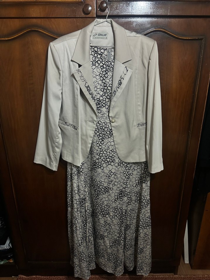 Düğmeli krem Uzun Kollu Kadın ceketli elbise - Görsel 2