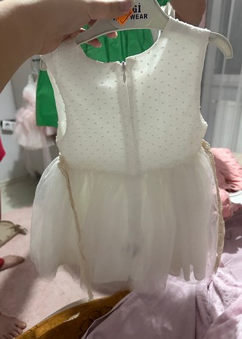 Kolsuz Beyaz Kız Çocuk Elbisesi Fırfırlı - Görsel 2