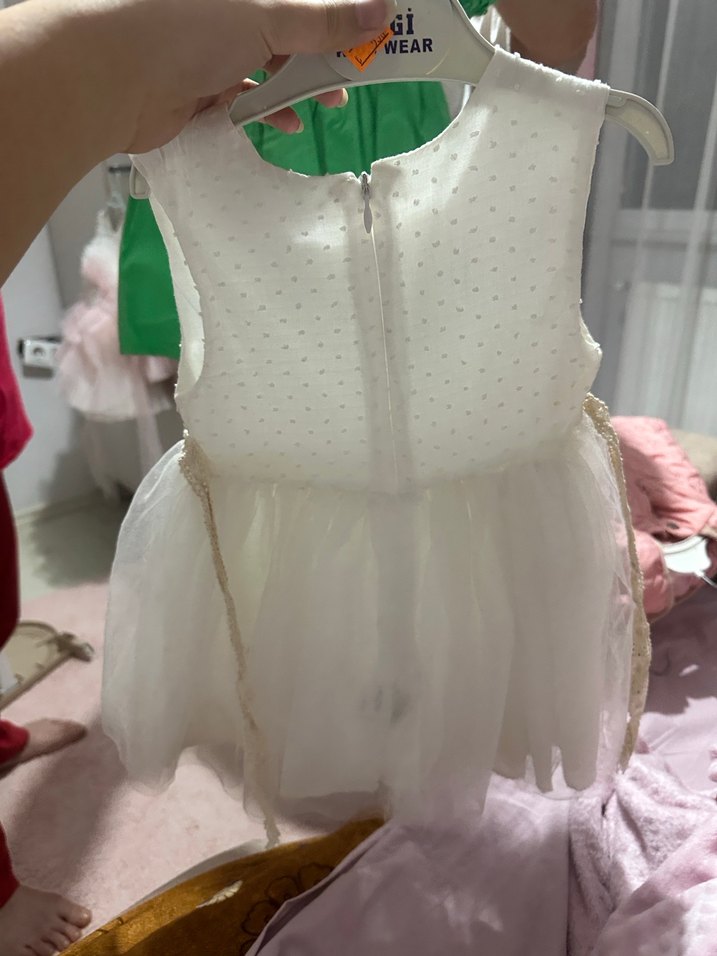 Kolsuz Beyaz Kız Çocuk Elbisesi Fırfırlı - Görsel 2